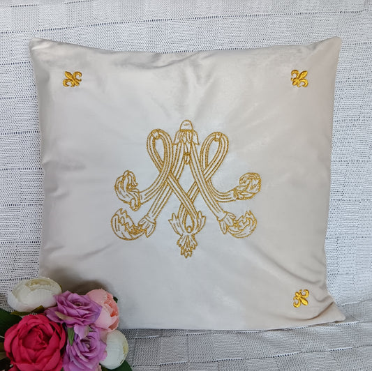 Housse de coussin brodée en velours - Monogramme de Marie-Antoinette -crème or