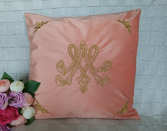 Housse de coussin brodée en velours - Monogramme de Marie-Antoinette - lys enluminés