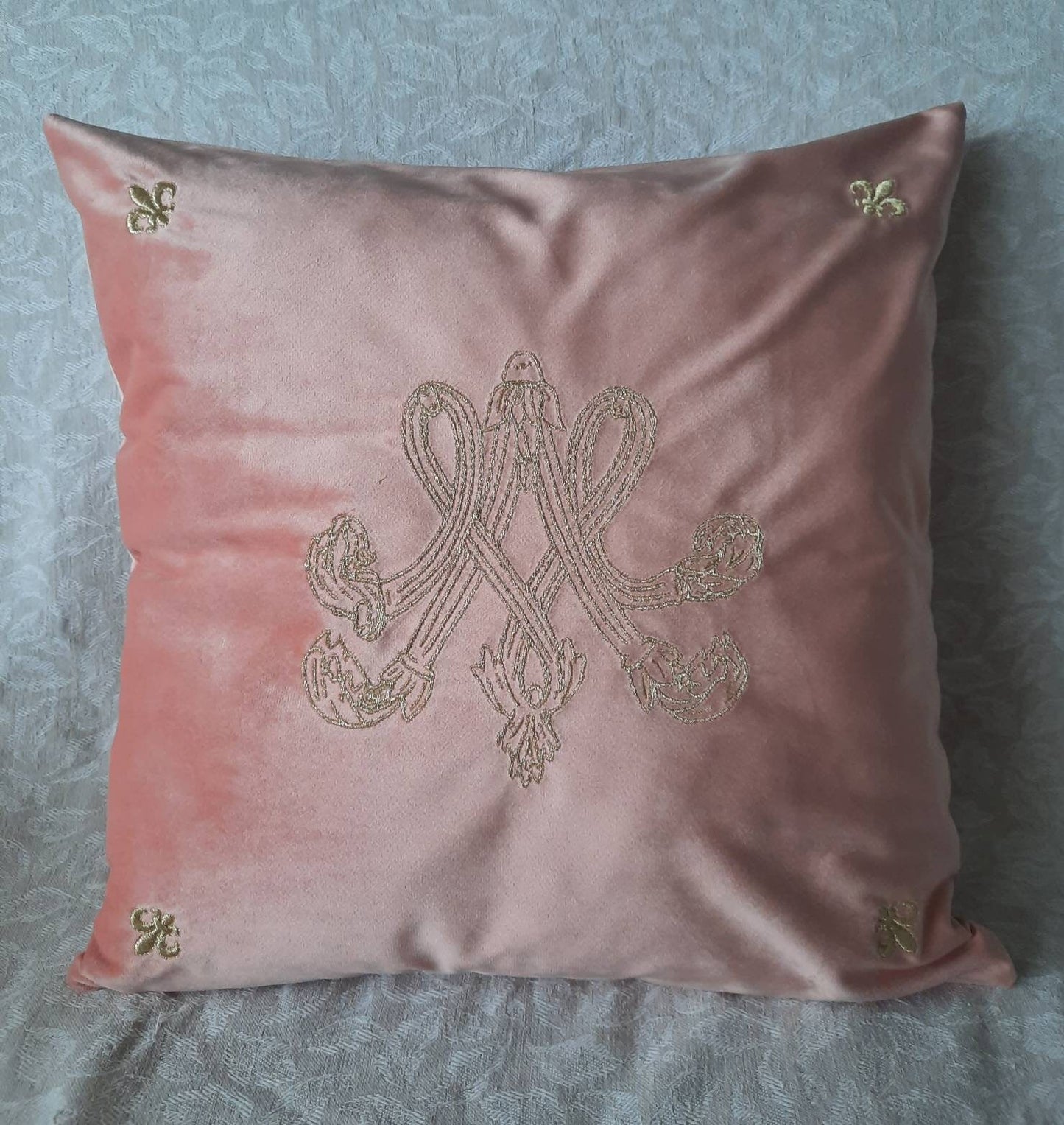Housse de coussin brodée en velours - Monogramme de Marie-Antoinette