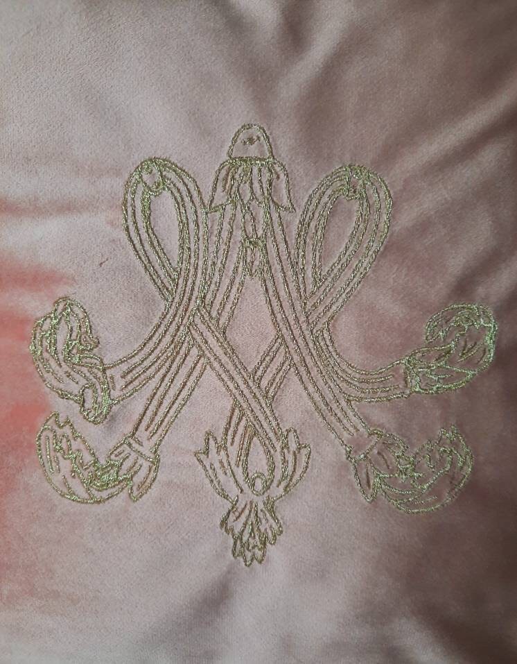 Housse de coussin brodée en velours - Monogramme de Marie-Antoinette