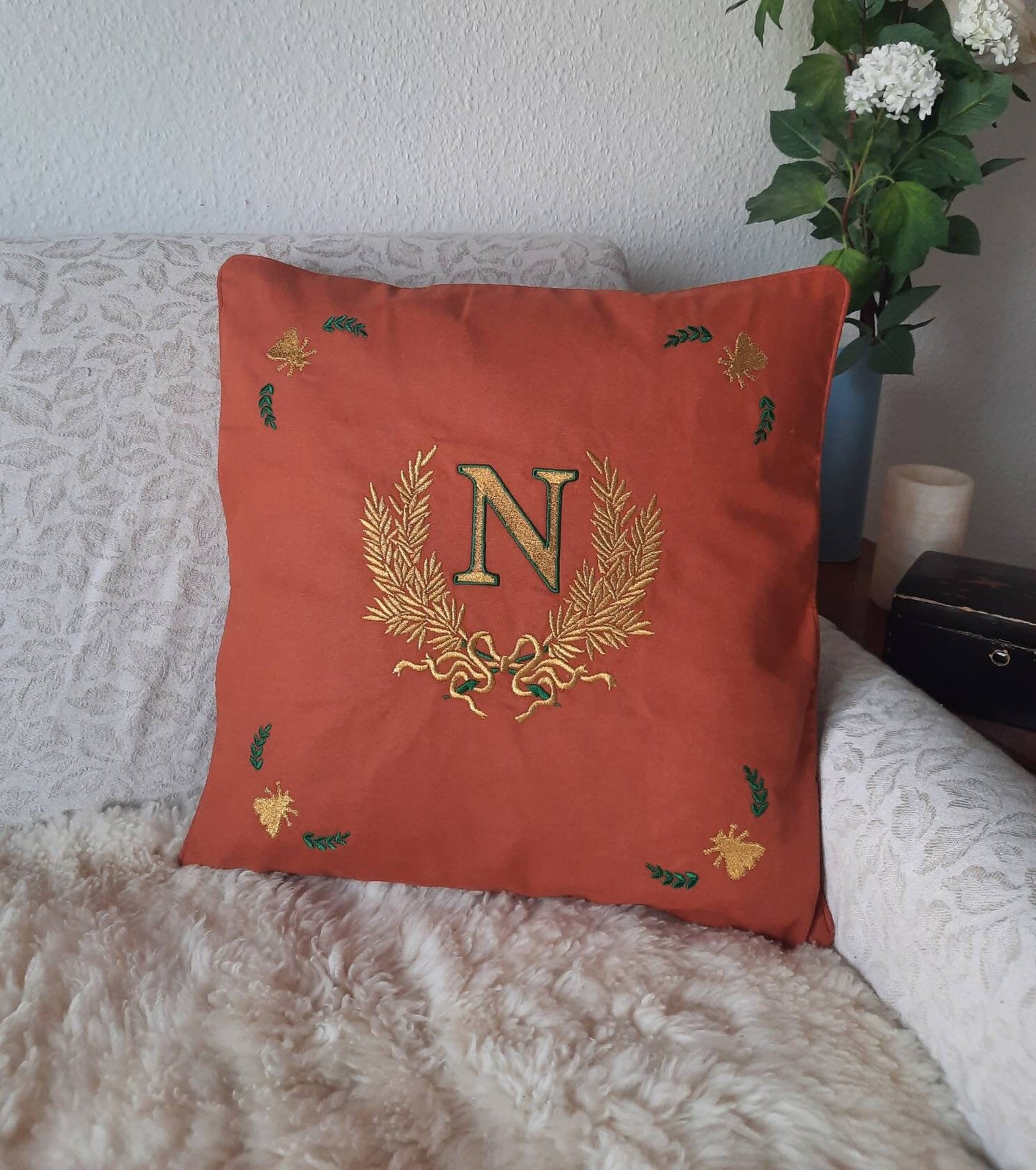 Housse de coussin en coton terracotta - brodé - Monogramme de Napoléon Bonaparte