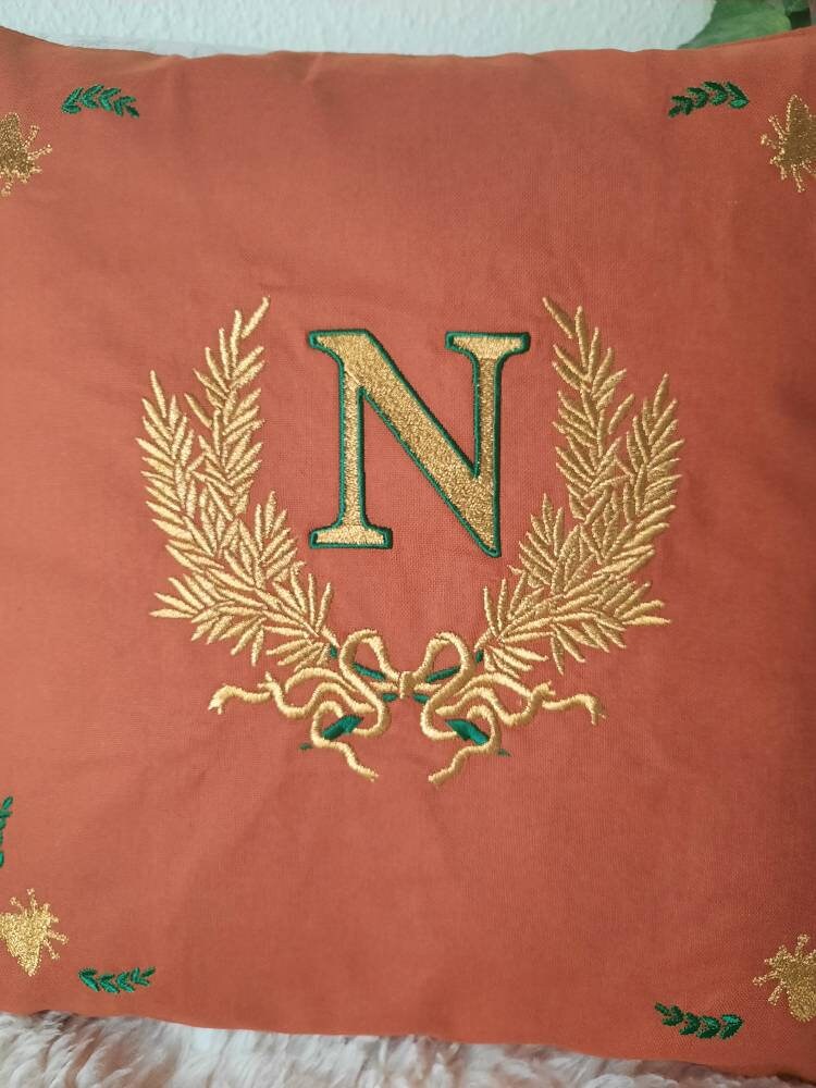 Housse de coussin en coton terracotta - brodé - Monogramme de Napoléon Bonaparte