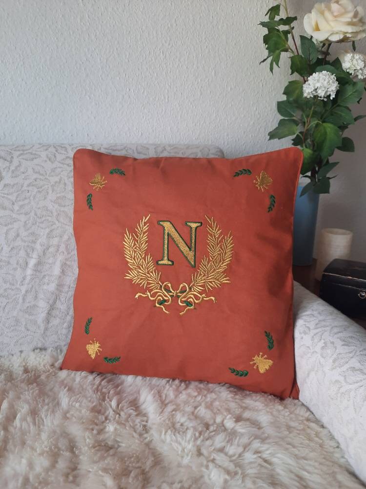 Housse de coussin en coton terracotta - brodé - Monogramme de Napoléon Bonaparte