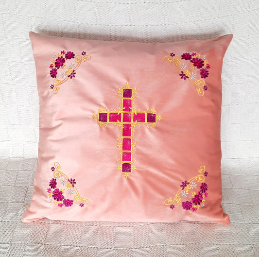 Housse de coussin en velours brodé - Croix chrétienne florale