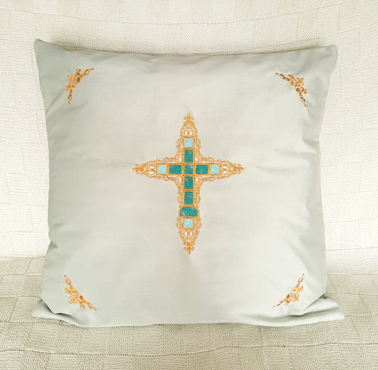 Housse de coussin en velours brodé - Croix chrétienne filigrane